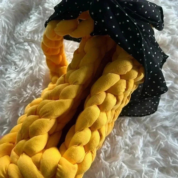 Handmade Yellow Chunky Crochet Small Size Shoulder Bag - Picture 4 of 6